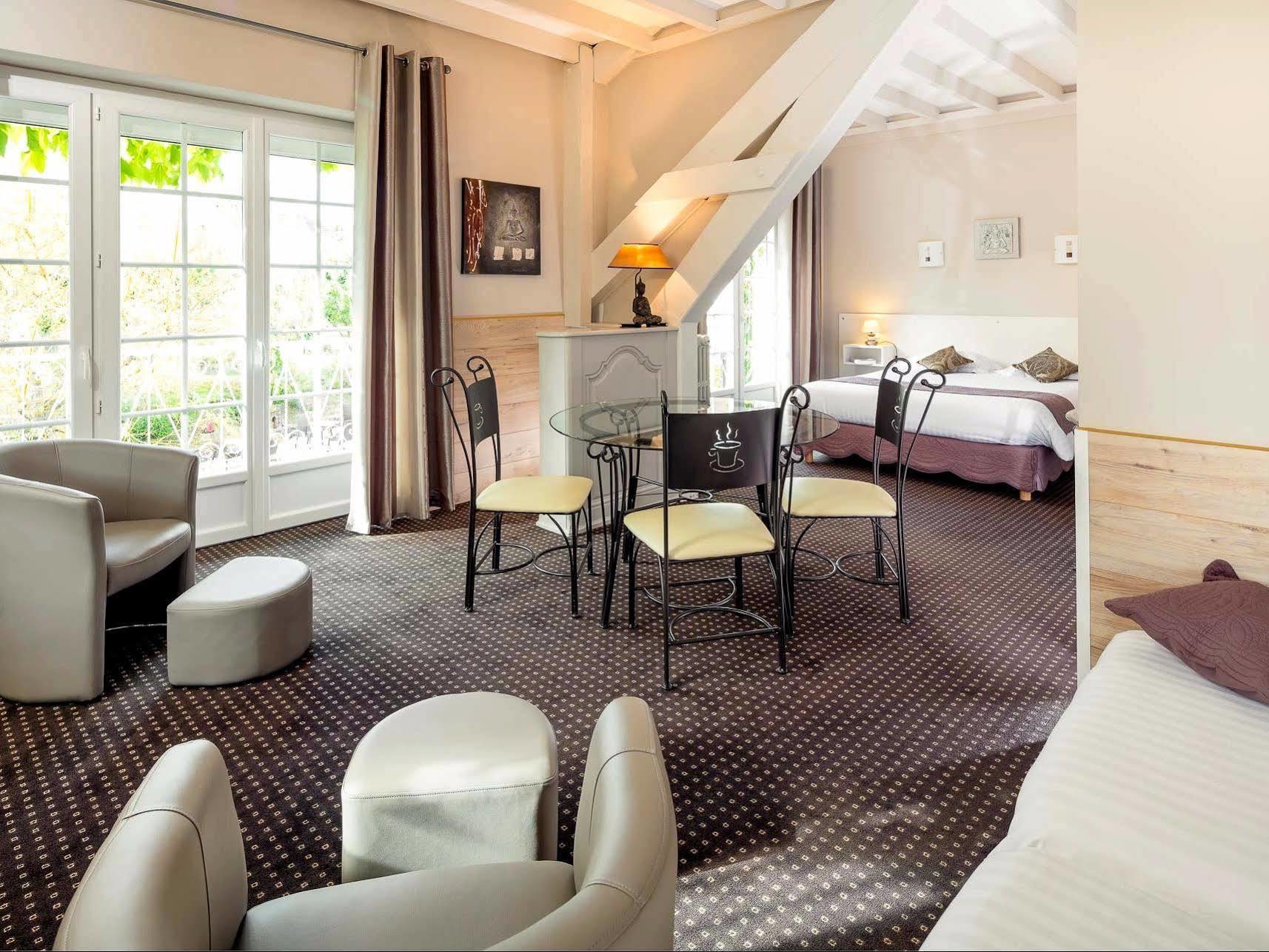 Logis La Thomasse Hotel Aurillac Ngoại thất bức ảnh